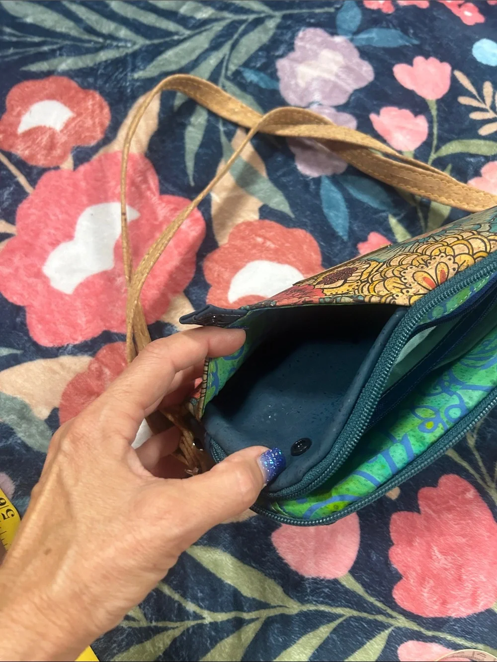 Nwot Sew corky Floral Crossbody Bag in Multicolor